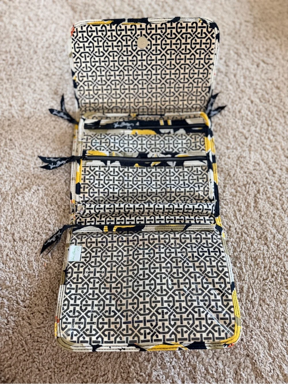 NWOT. Vera Bradley travel organizer dogwood